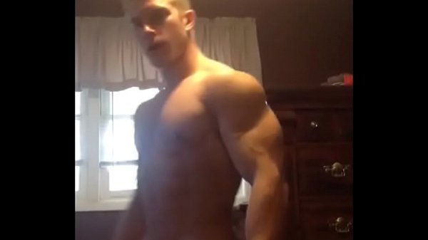 Big Bodybuilder Posing Nude – no sexual content