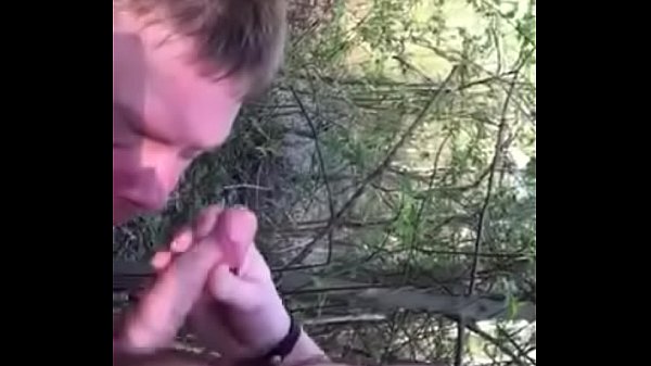 Я сосу на гей пляже