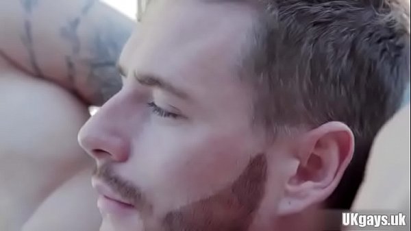 Big dick gay threesome with Cumshot