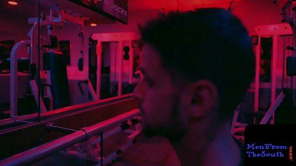 Southern gym hunks blowing before bareback