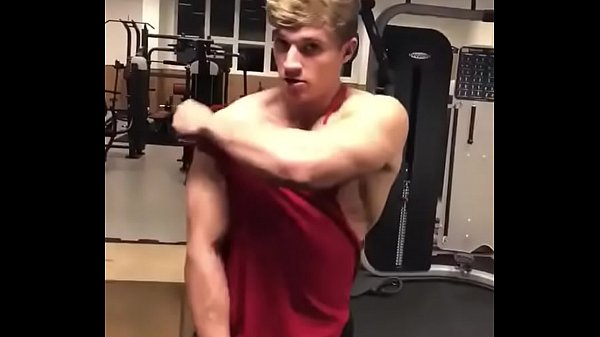 Blond bodybuilder show off naked