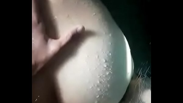 Brincando com o amigo no banho