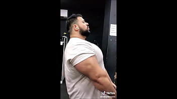 Massive strongman [tags: muscle, bear, daddy, strongman, powerlifter, beefy, massive, thick, gay, hunk, stud, workout, training]