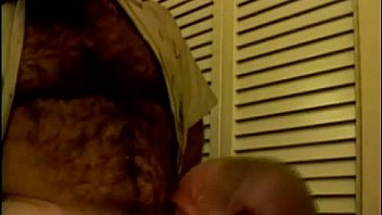 Massive gay bear gest sucked off