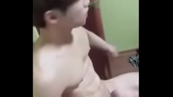 anh PT phòng gym korean thủ dâm